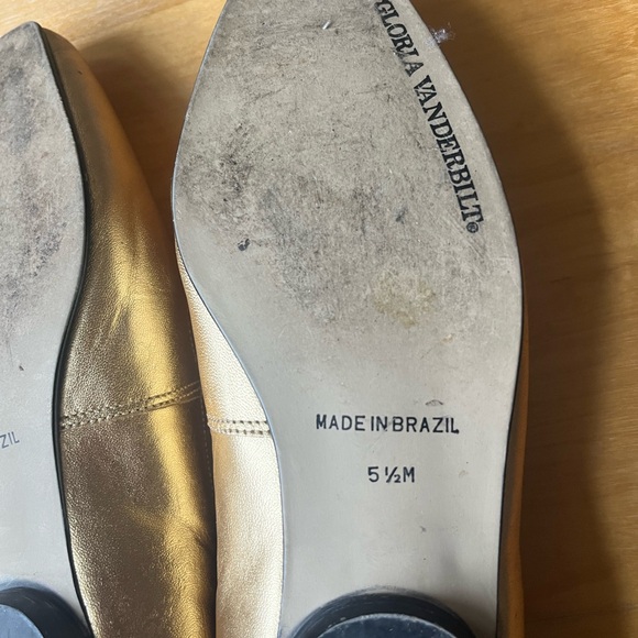 Gloria Vanderbilt Vintage Gold Flats - Picture 4 of 4